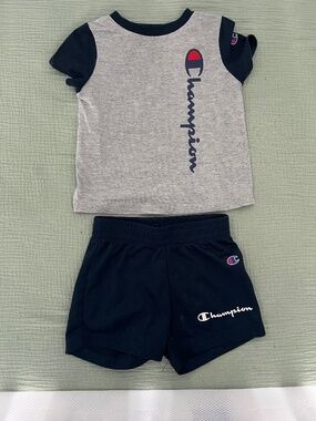Champion shorts and Tshirt set baby boys (18M)